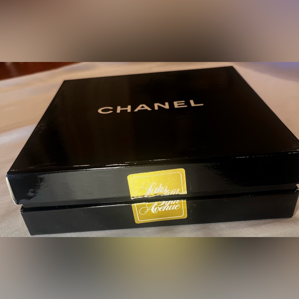 CHANEL Vintage Gold CC Logo Medallion Necklace - Picture 3 of 6